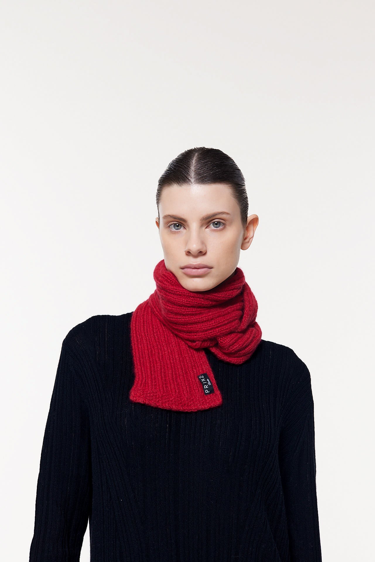 Roter Kaschmirschal Damen Prinz Berlin Lookbook