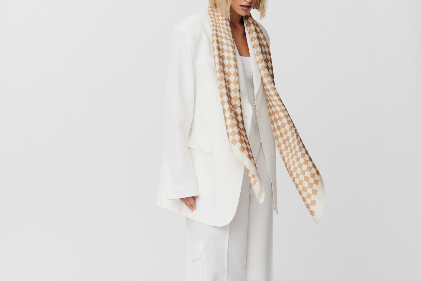 Seidentuch 123x123 Illusion Beige Prinz Berlin Lookbook