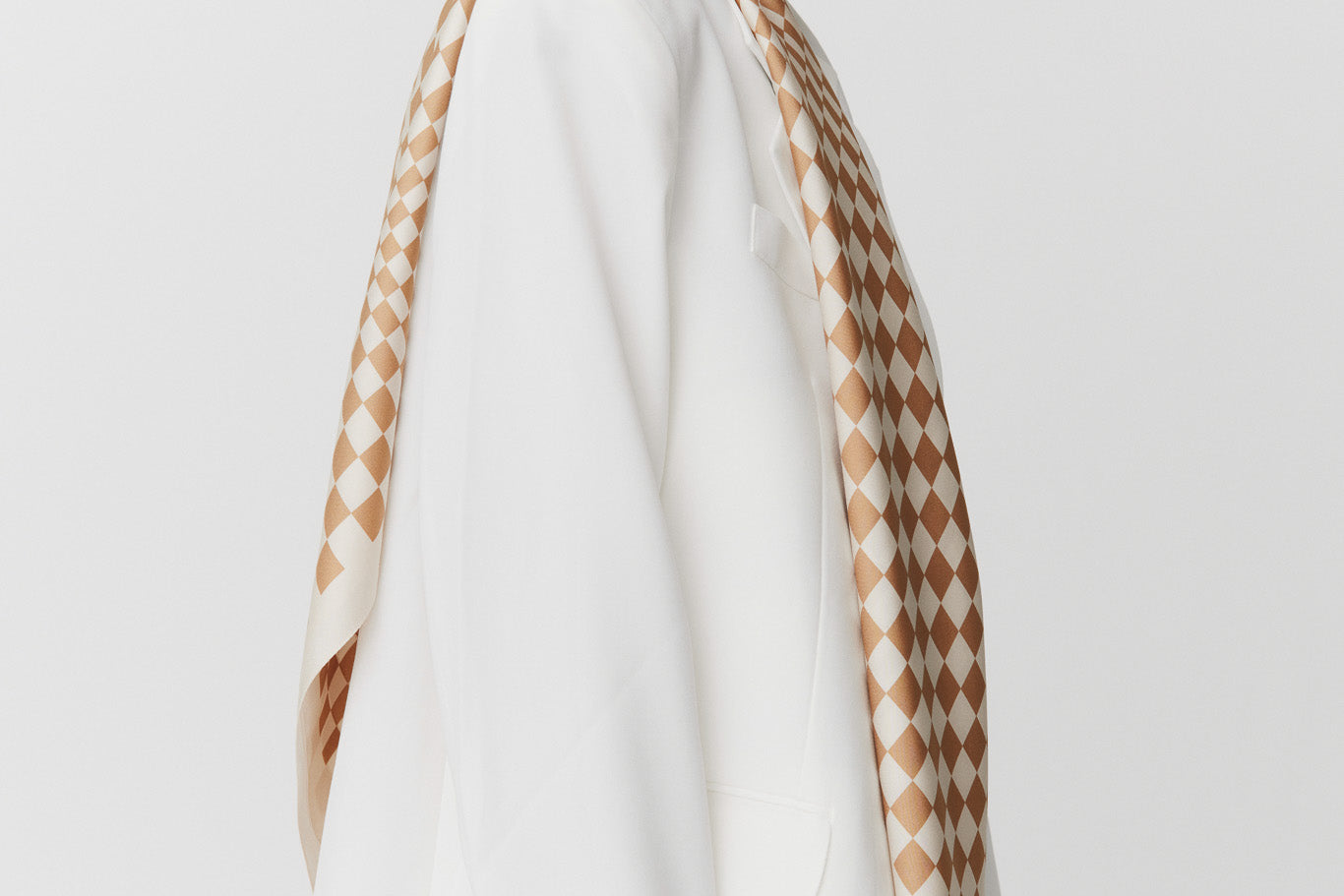 Seidentuch 123x123 Illusion Beige Prinz Berlin Lookbook