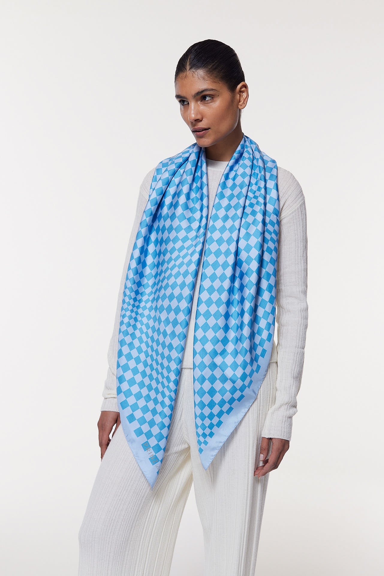 Seidentuch 123x123 Illusion Jeansblau Prinz Berlin Lookbook