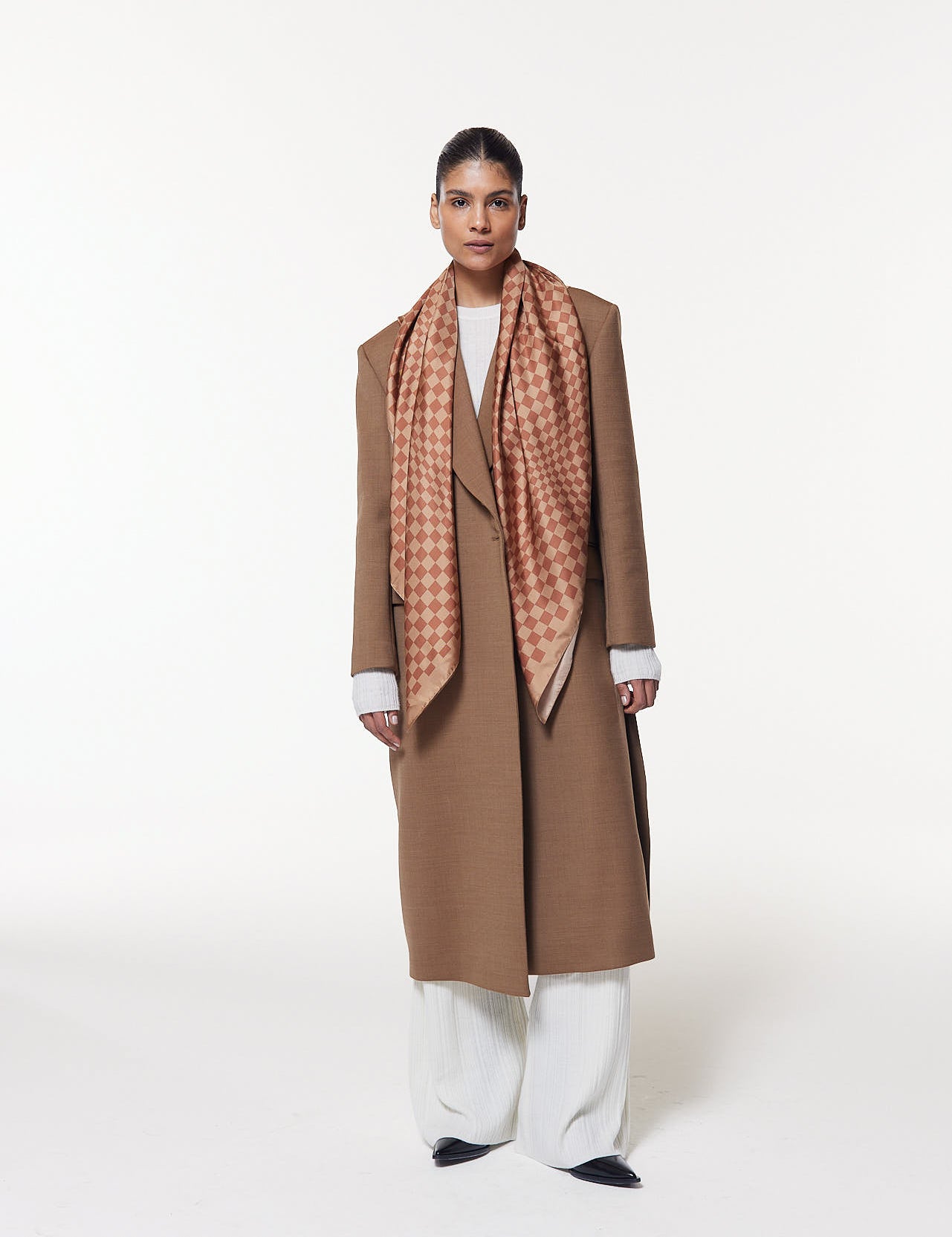 Seidentuch 123x123 Illusion Karamell Prinz Berlin Lookbook