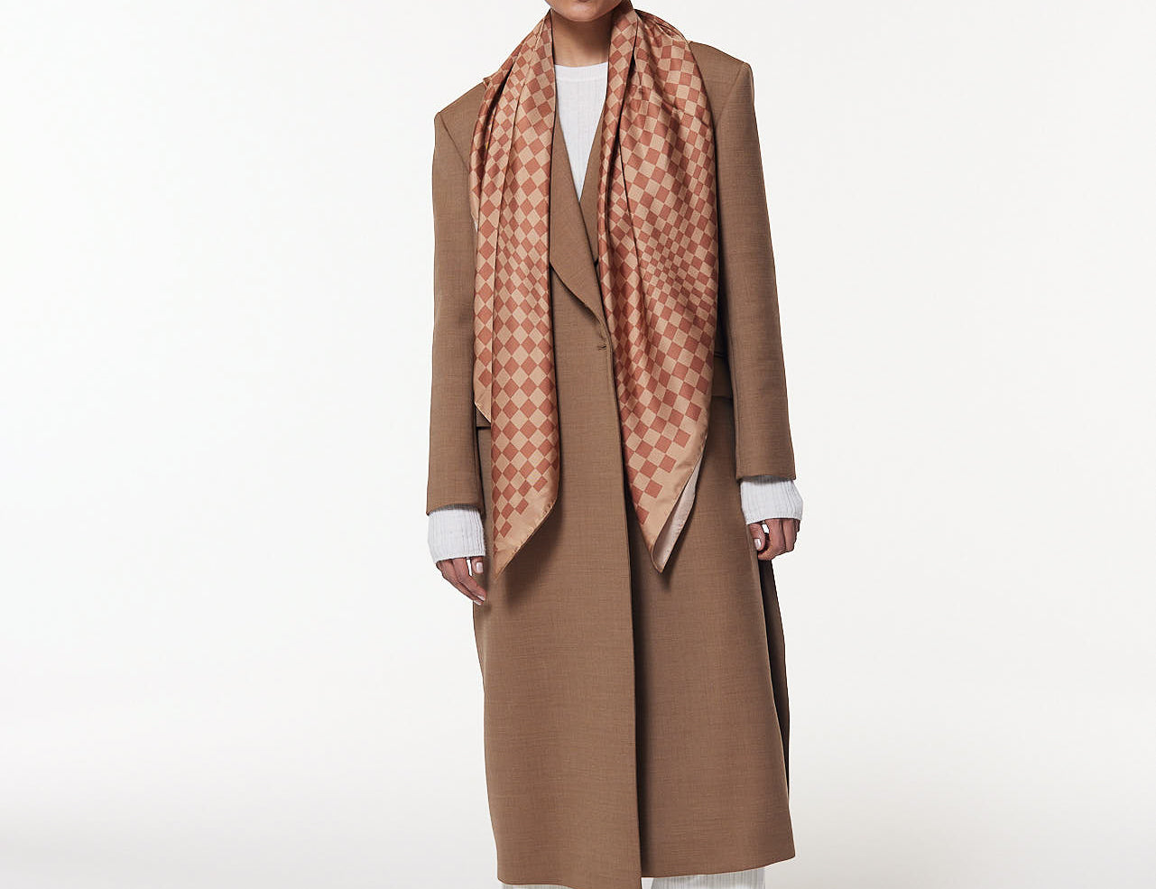 Seidentuch 123x123 Illusion Karamell Prinz Berlin Lookbook