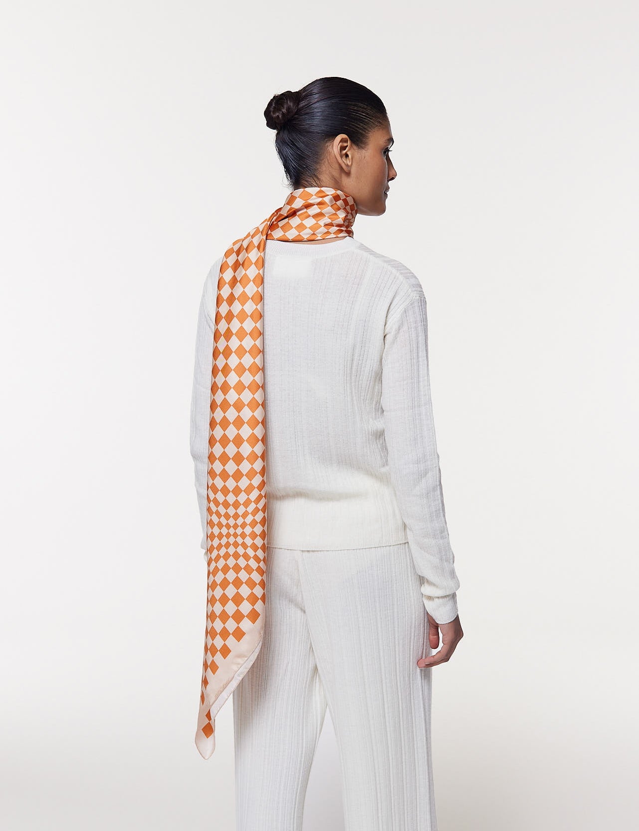 Seidentuch 123x123 Illusion Orange Prinz Berlin Lookbook
