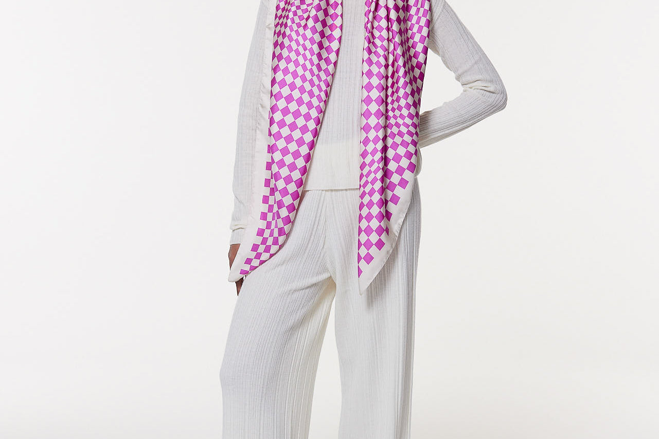 Seidentuch 123x123 Illusion Pink Prinz Berlin Lookbook