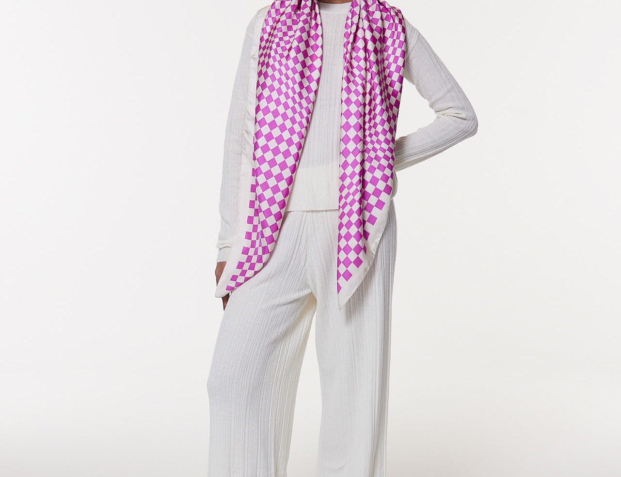 Seidentuch 123x123 Illusion Pink Prinz Berlin Lookbook