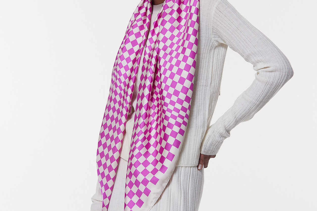 Seidentuch 123x123 Illusion Pink Prinz Berlin Lookbook