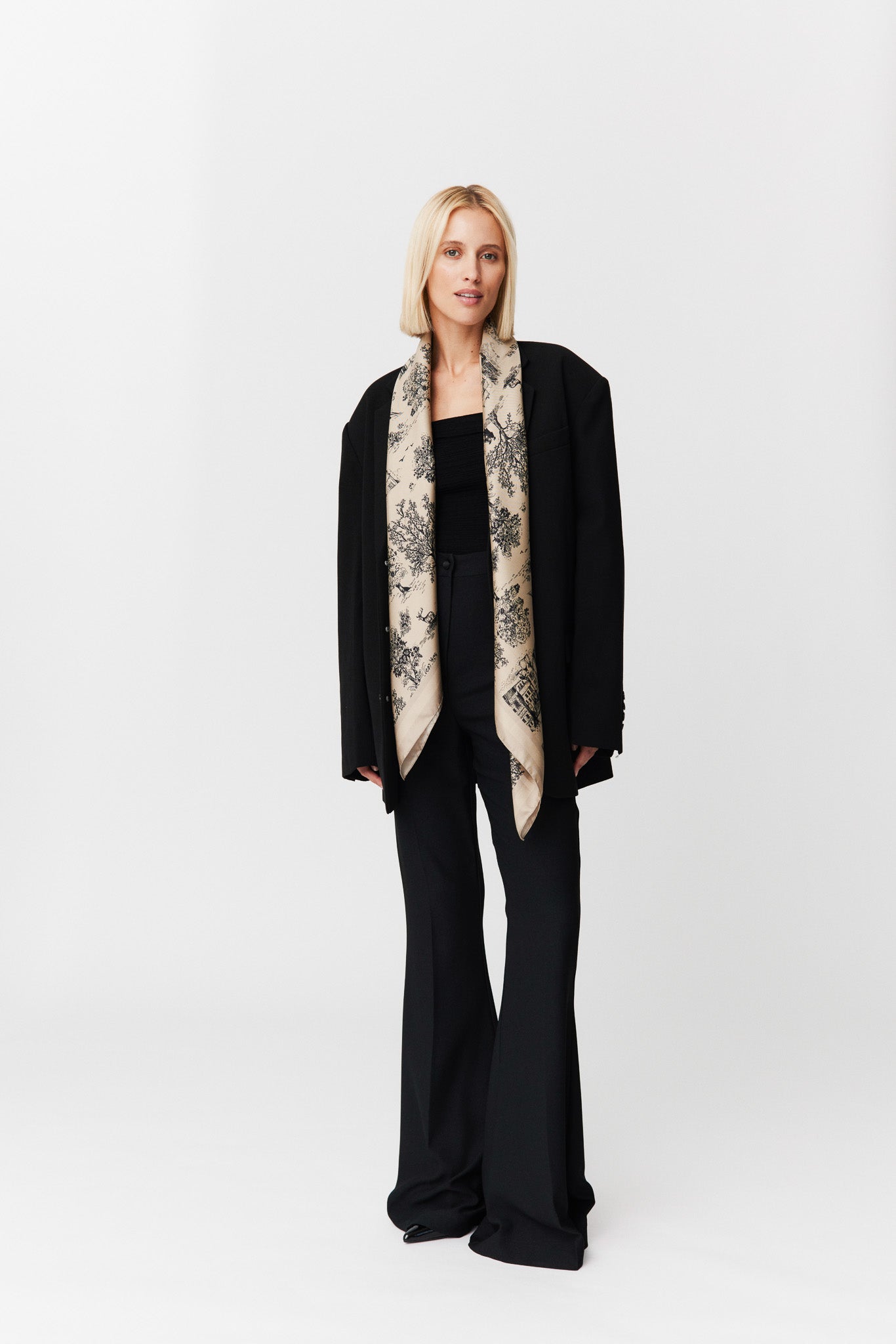 Seidentuch 123x123 Toile Valentine Trench Prinz Berlin Lookbook