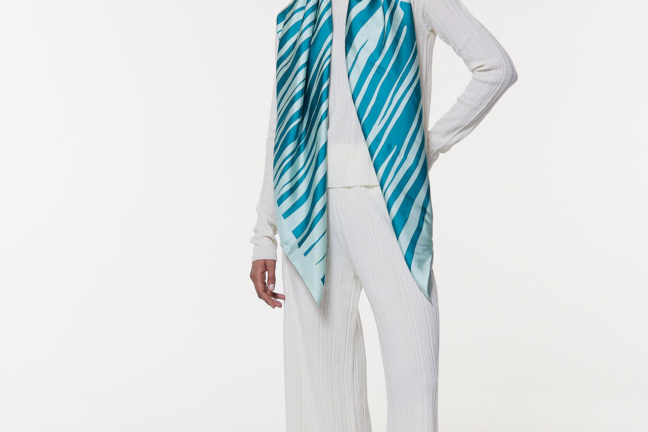 Seidentuch 123x123 Petrol Prinz Berlin Lookbook