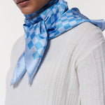 Seidentuch 90x90 Illusion Jeansblau Prinz Berlin Lookbook