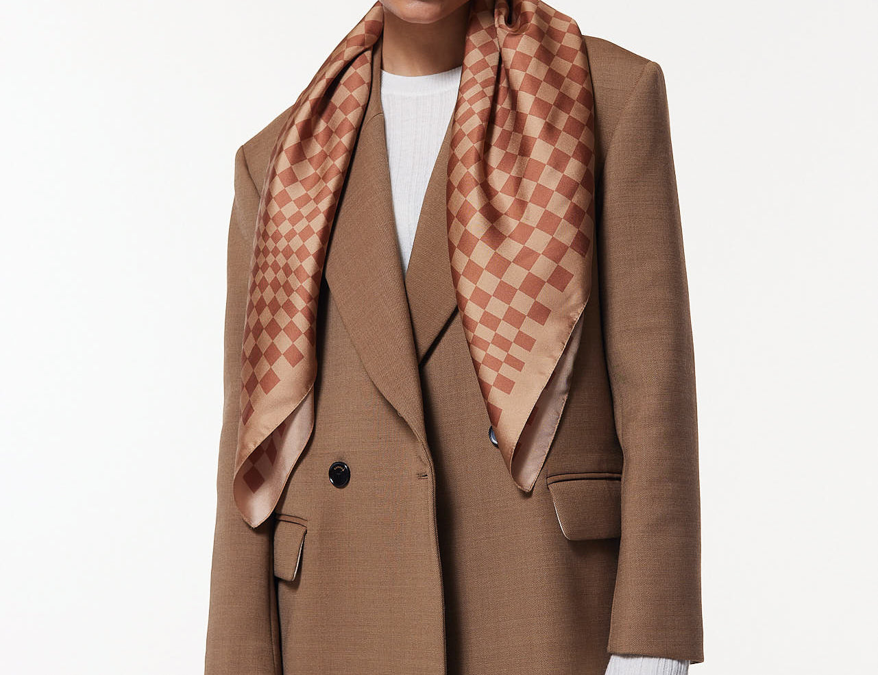 Seidentuch 90x90 Illusion Karamell Prinz Berlin Lookbook