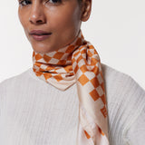 Seidentuch 90x90 Illusion Orange Prinz Berlin Lookbook