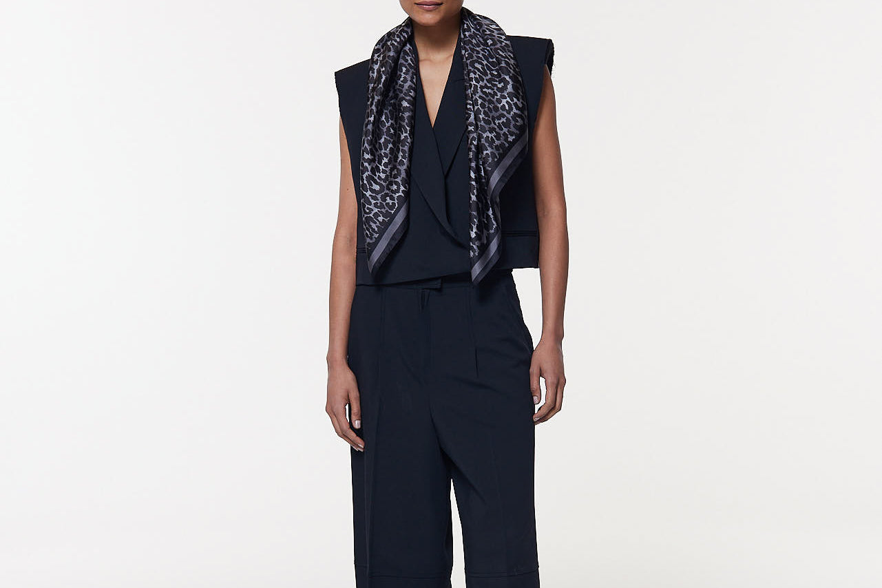 Seidentuch 90x90 Leo Grau Prinz Berlin Lookbook