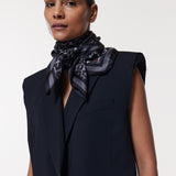 Seidentuch 90x90 Leo Grau Prinz Berlin Lookbook