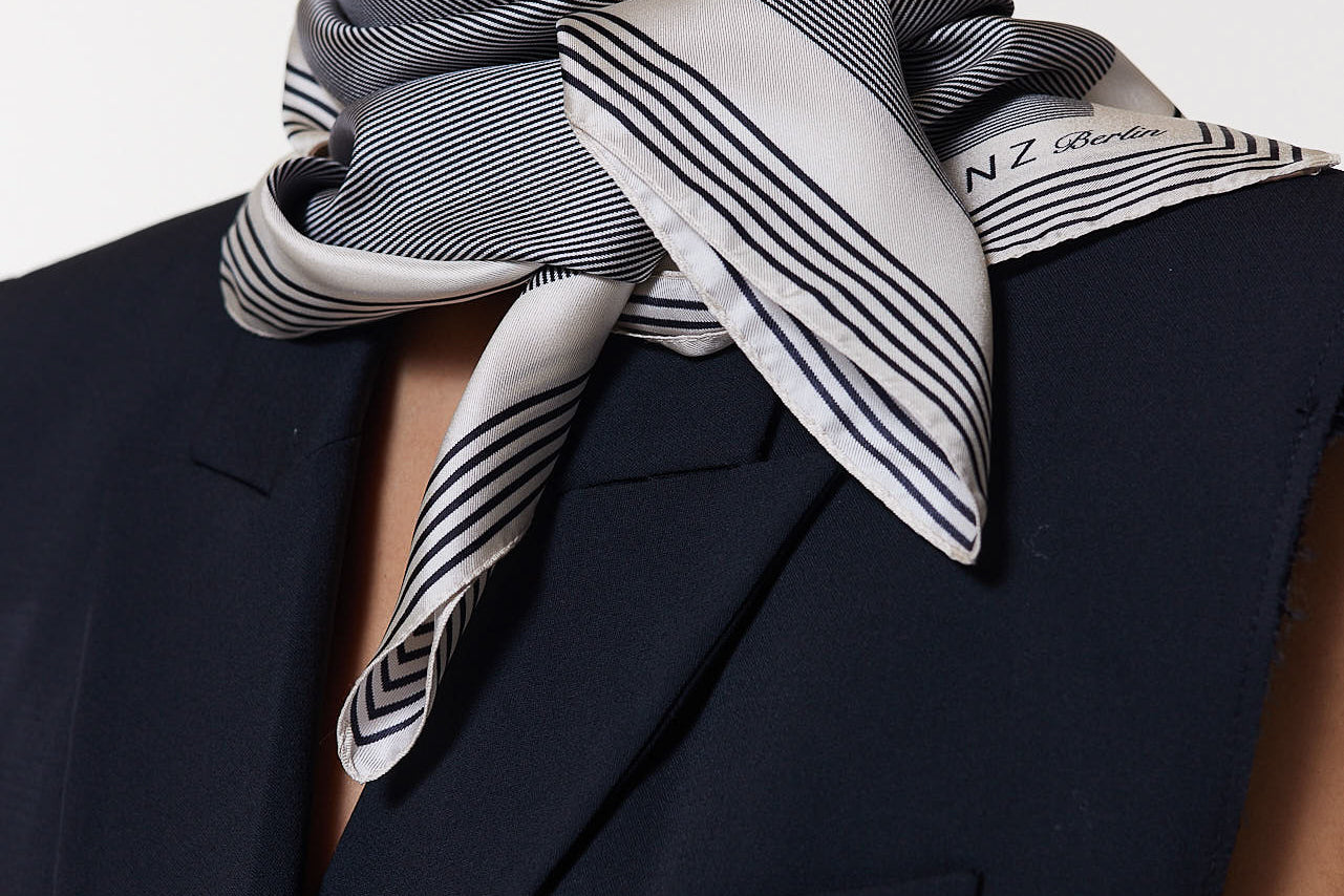Seidentuch 90x90 Stripes Off-White Prinz Berlin Lookbook