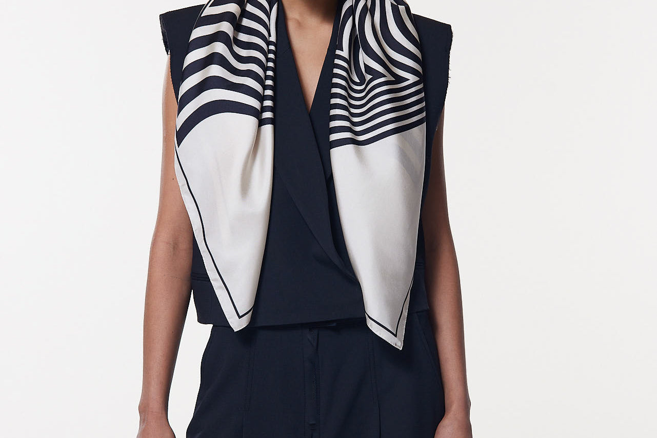 Seidentuch 90x90 Swirl Off-White Prinz Berlin Lookbook