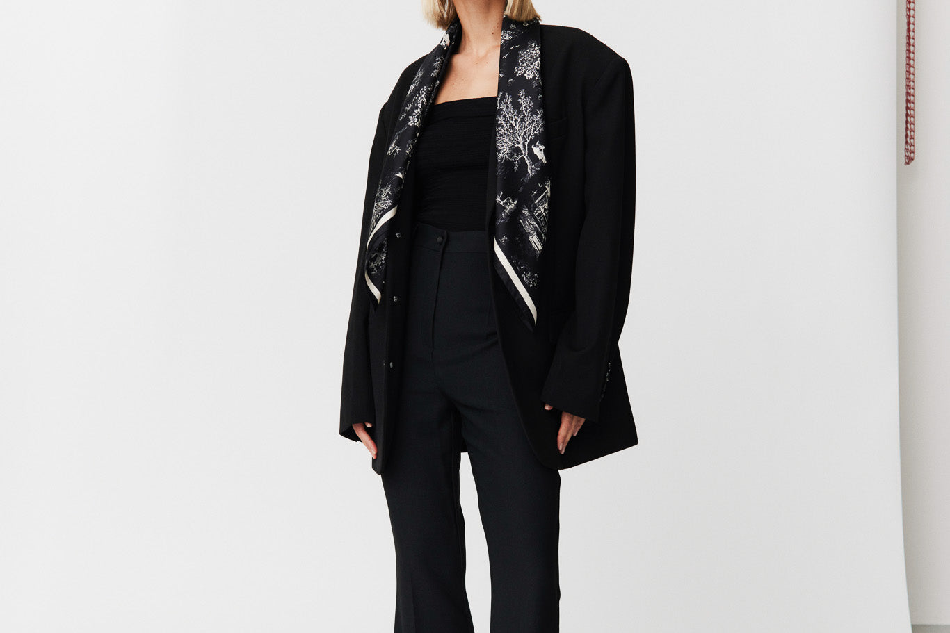 Seidentuch 90x90 Toile Valentine Black Prinz Berlin Lookbook