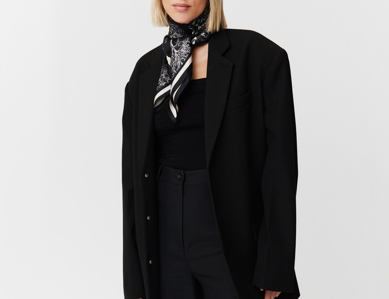 Seidentuch 90x90 Toile Valentine Black Prinz Berlin Lookbook