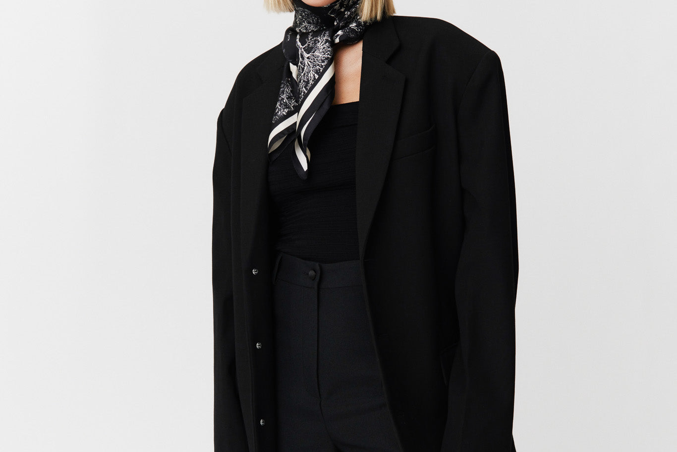 Seidentuch 90x90 Toile Valentine Black Prinz Berlin Lookbook