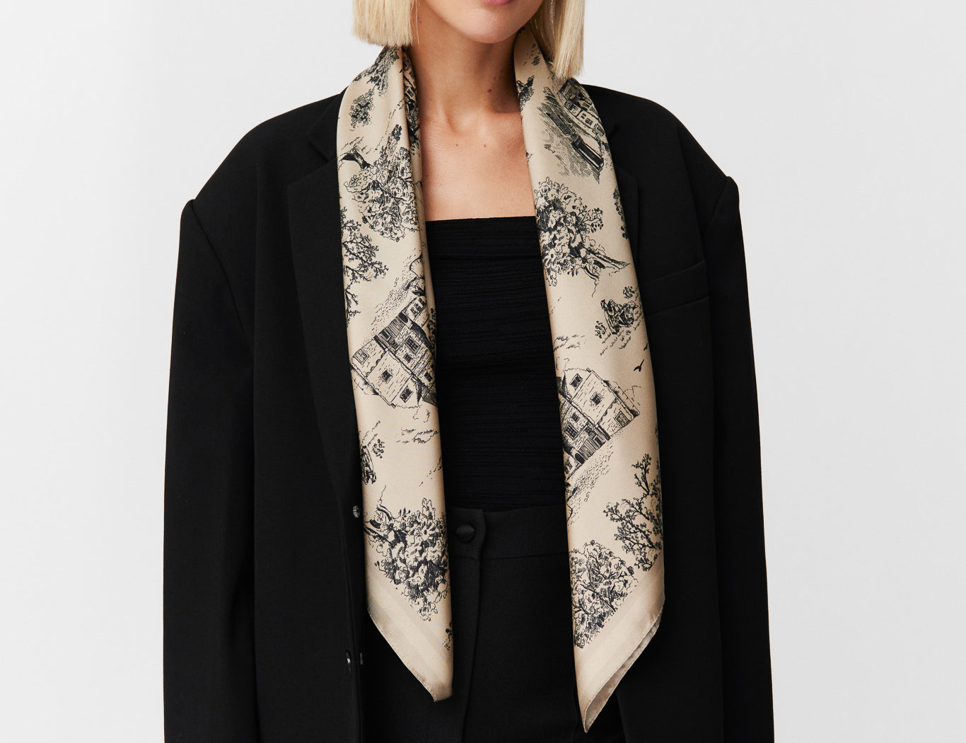 Seidentuch 90x90 Toile Valentine Trench Berlin Lookbook
