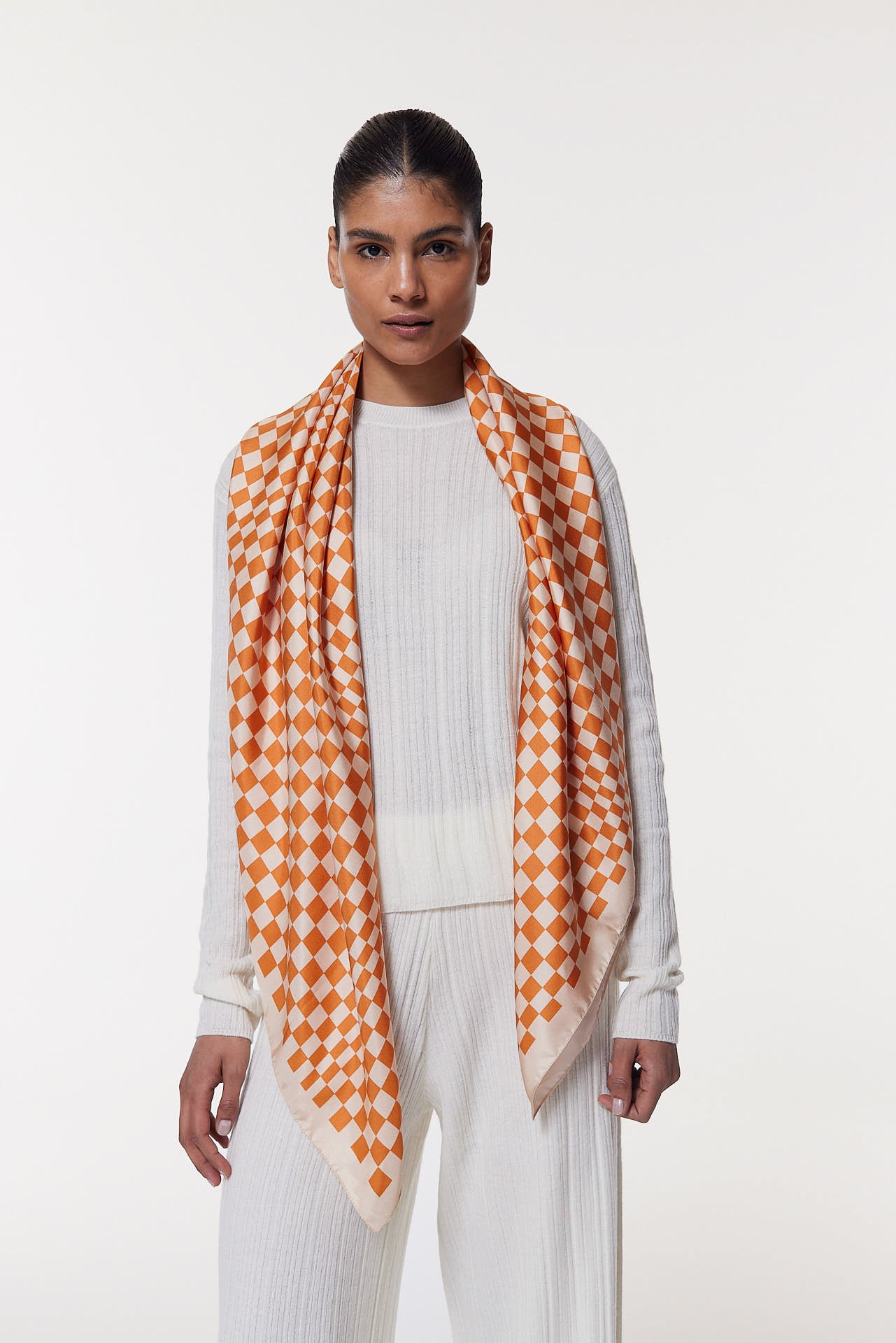 Seidentuch 123x123 Illusion Orange Prinz Berlin Lookbook