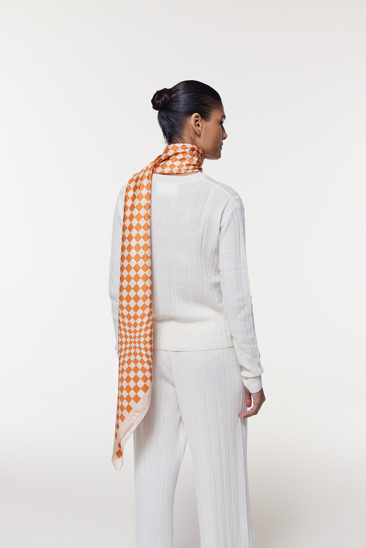 Seidentuch 123x123 Illusion Orange Prinz Berlin Lookbook