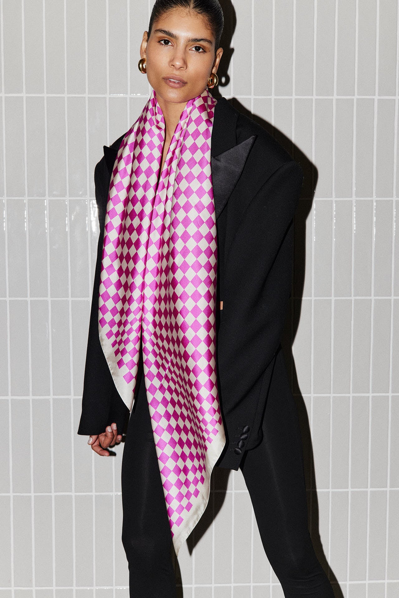 Seidentuch 123x123 Illusion Pink Prinz Berlin Kampagne