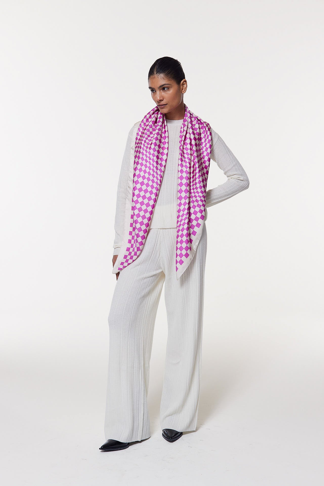 Seidentuch 123x123 Illusion Pink Prinz Berlin Lookbook