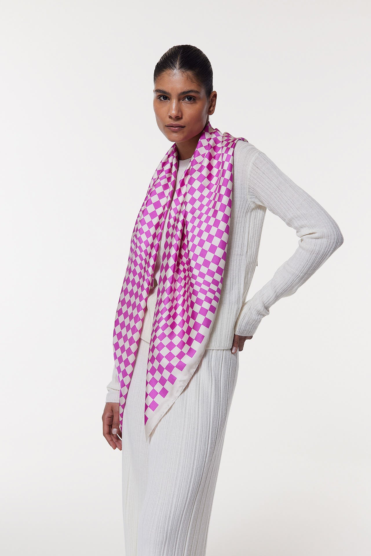 Seidentuch 123x123 Illusion Pink Prinz Berlin Lookbook