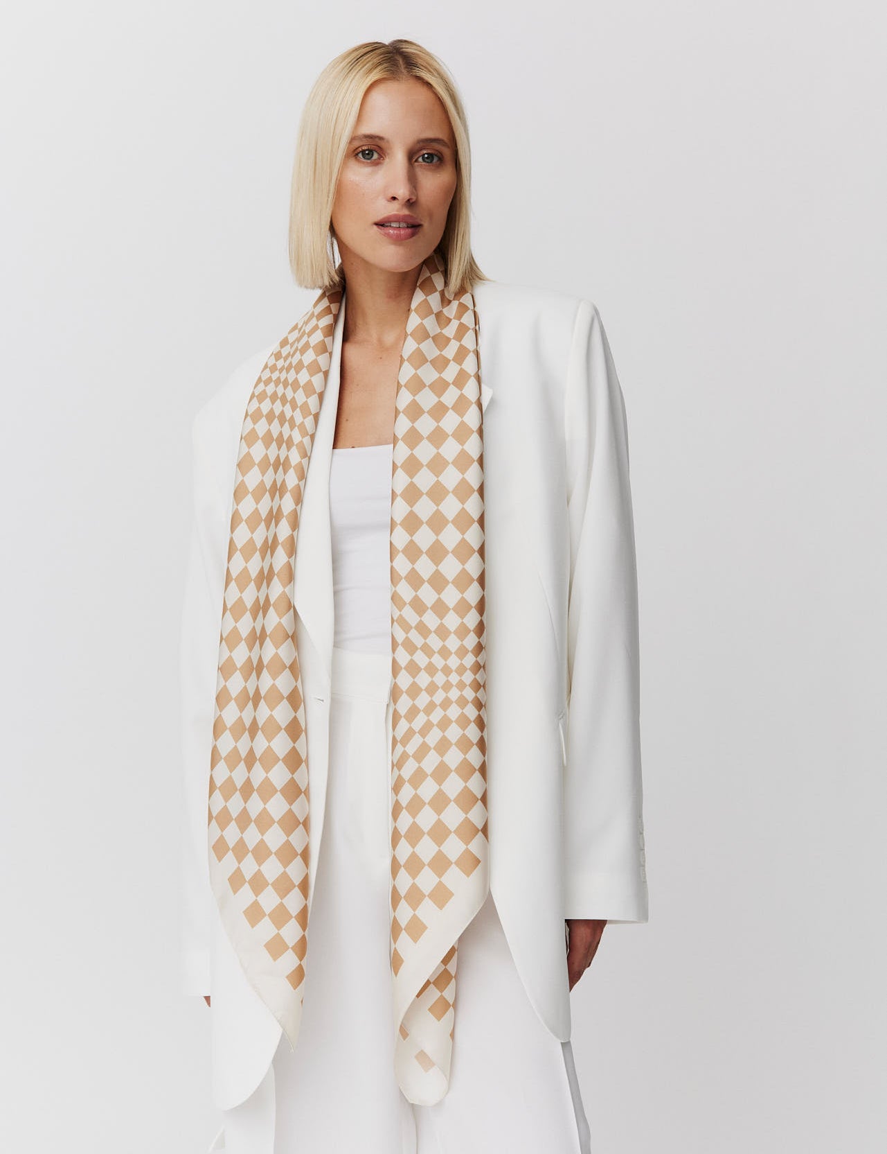 Seidentuch 123x123 Illusion Beige Prinz Berlin Lookbook