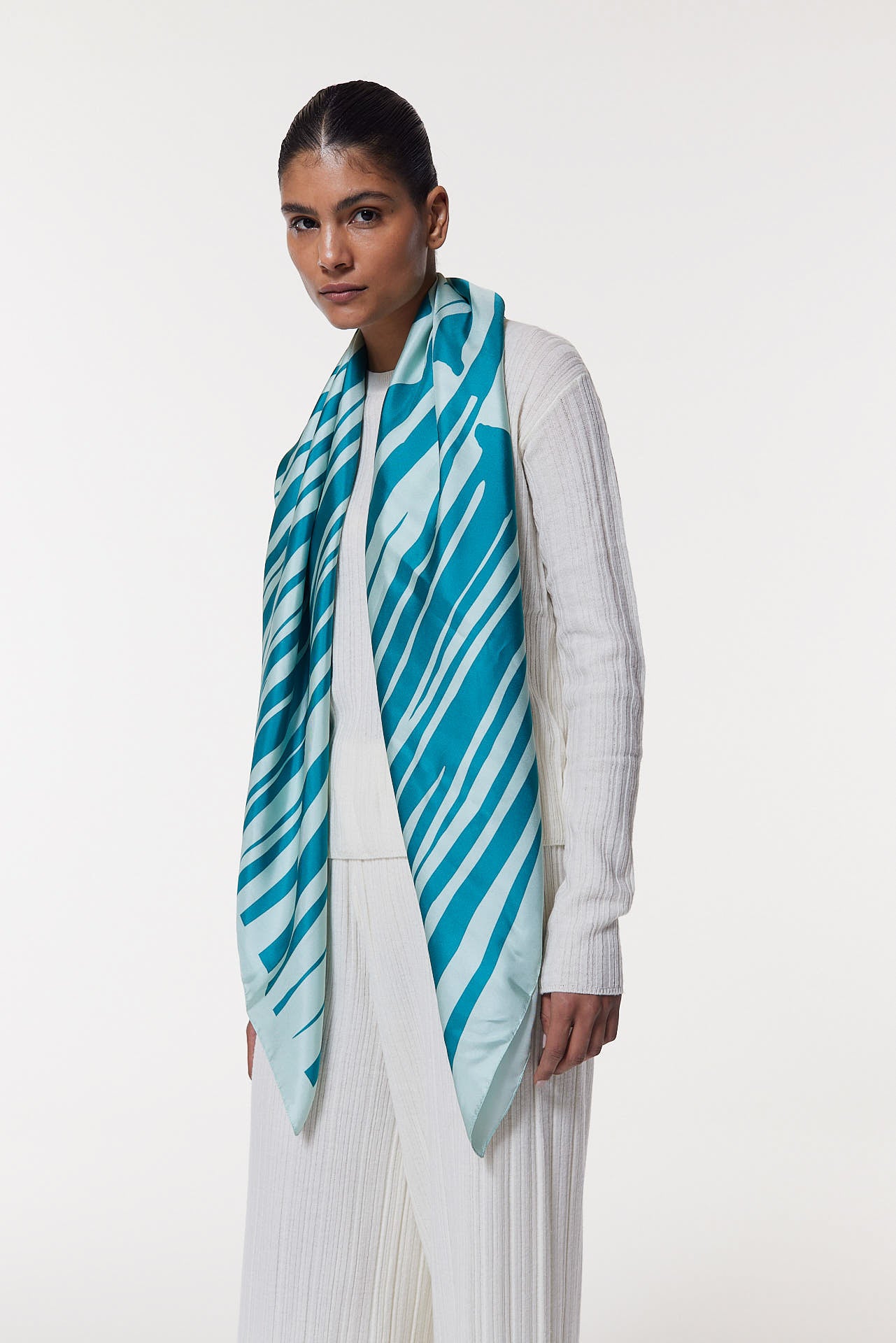 Seidentuch 123x123 Zebra Petrol Prinz Berlin Lookbook