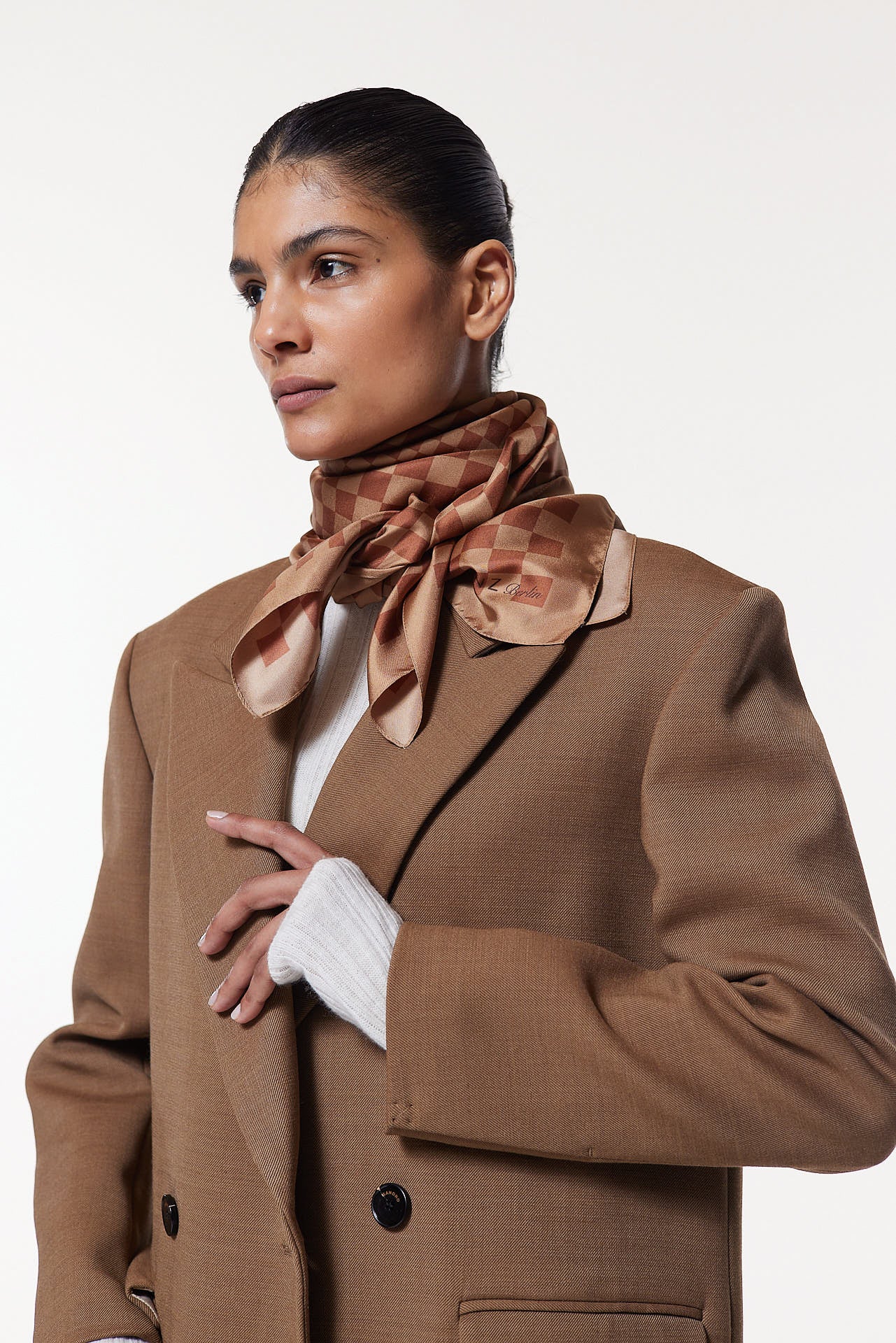Seidentuch 90x90 Illusion Karamell Prinz Berlin Lookbook
