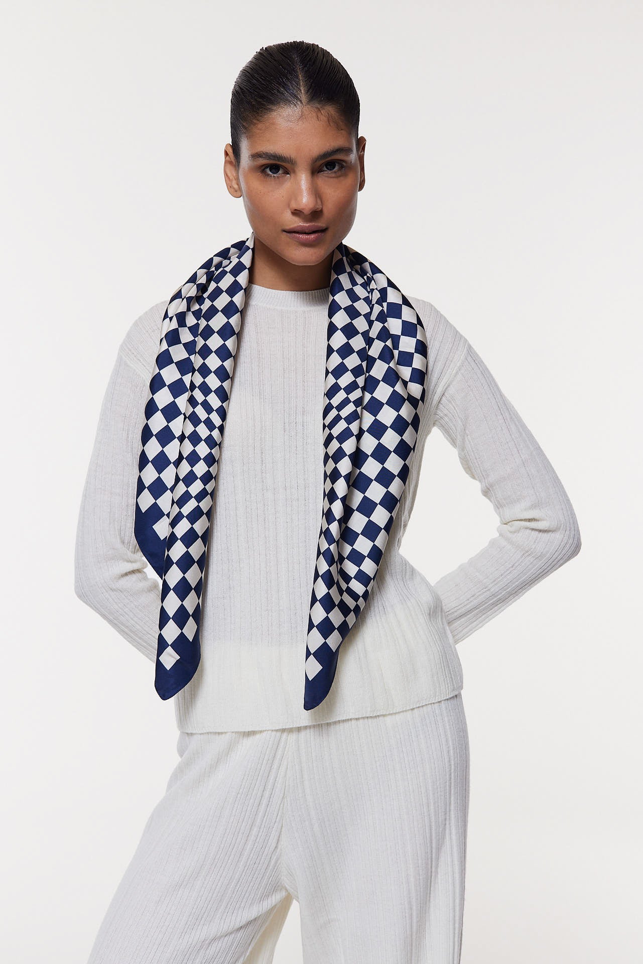 Seidentuch 90x90 Illusion Marine Prinz Berlin Lookbook