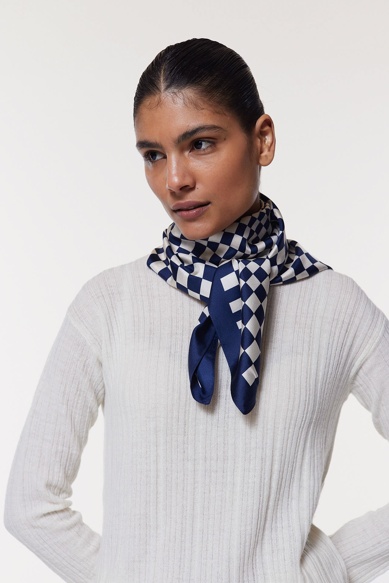 Seidentuch 90x90 Illusion Marine Prinz Berlin Lookbook