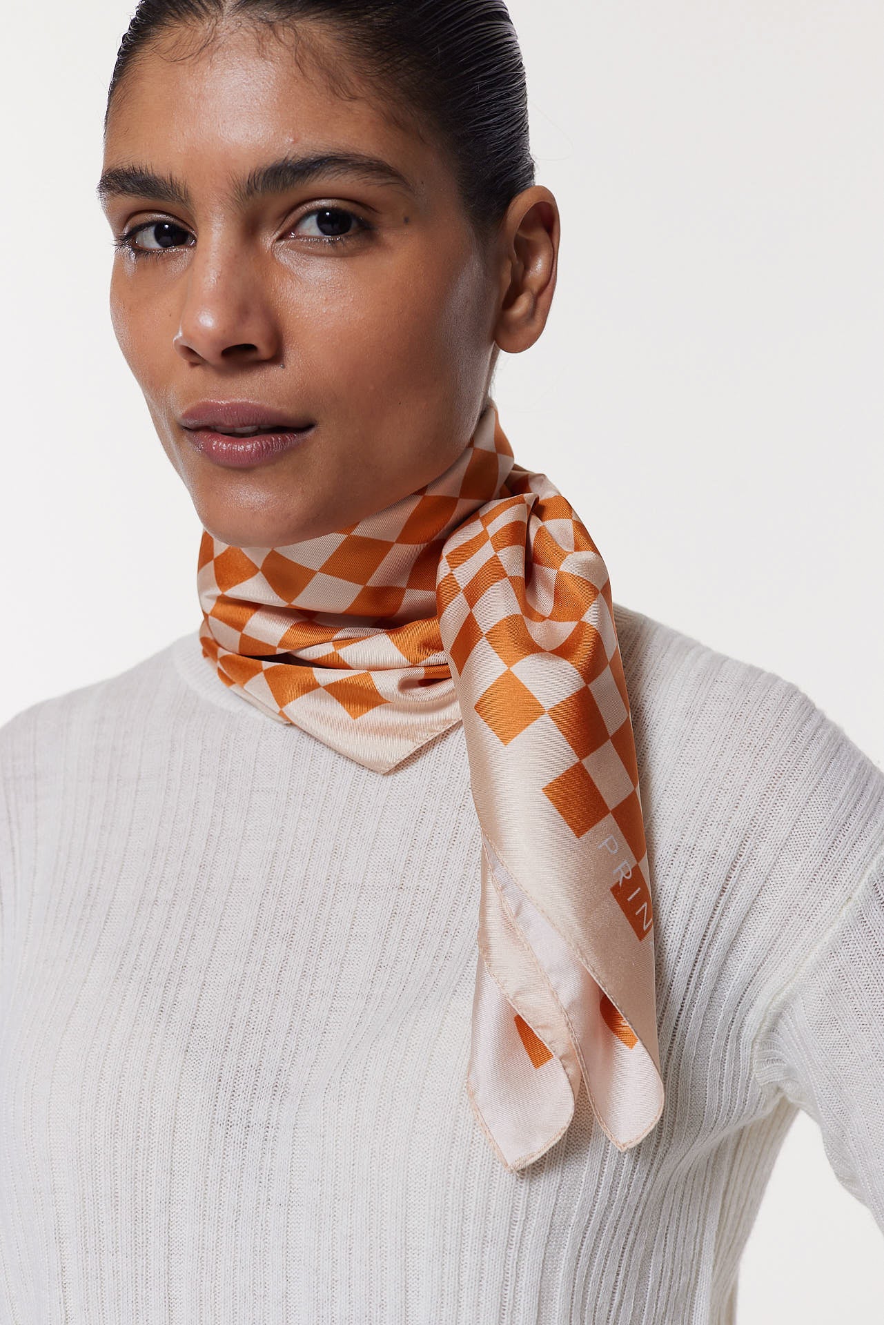 Seidentuch 90x90 Orange Prinz Berlin Lookbook