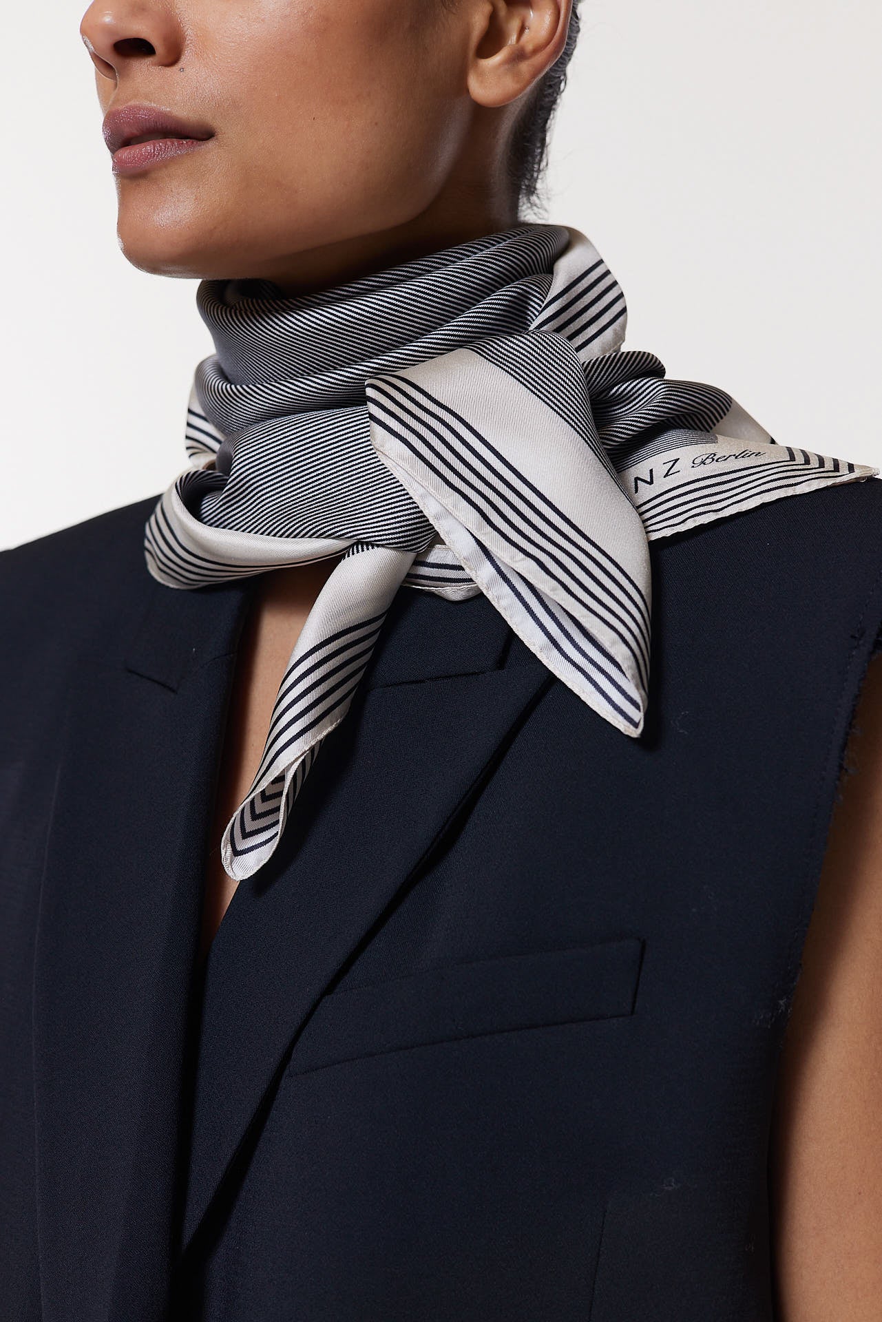 Seidentuch 90x90 Stripes Off-White Prinz Berlin Lookbook