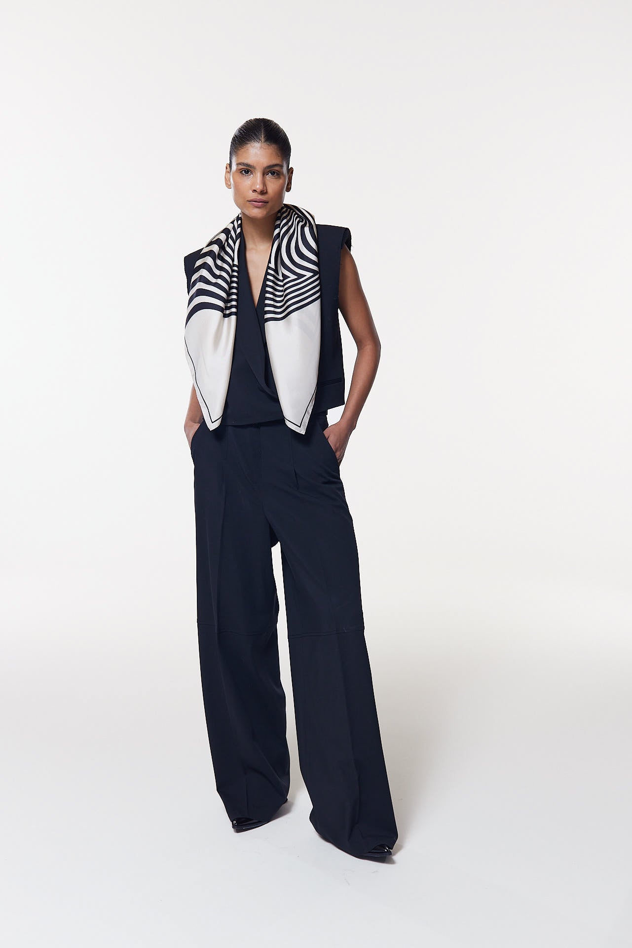 Seidentuch 90x90 Swirl Off-White Prinz Berlin Lookbook