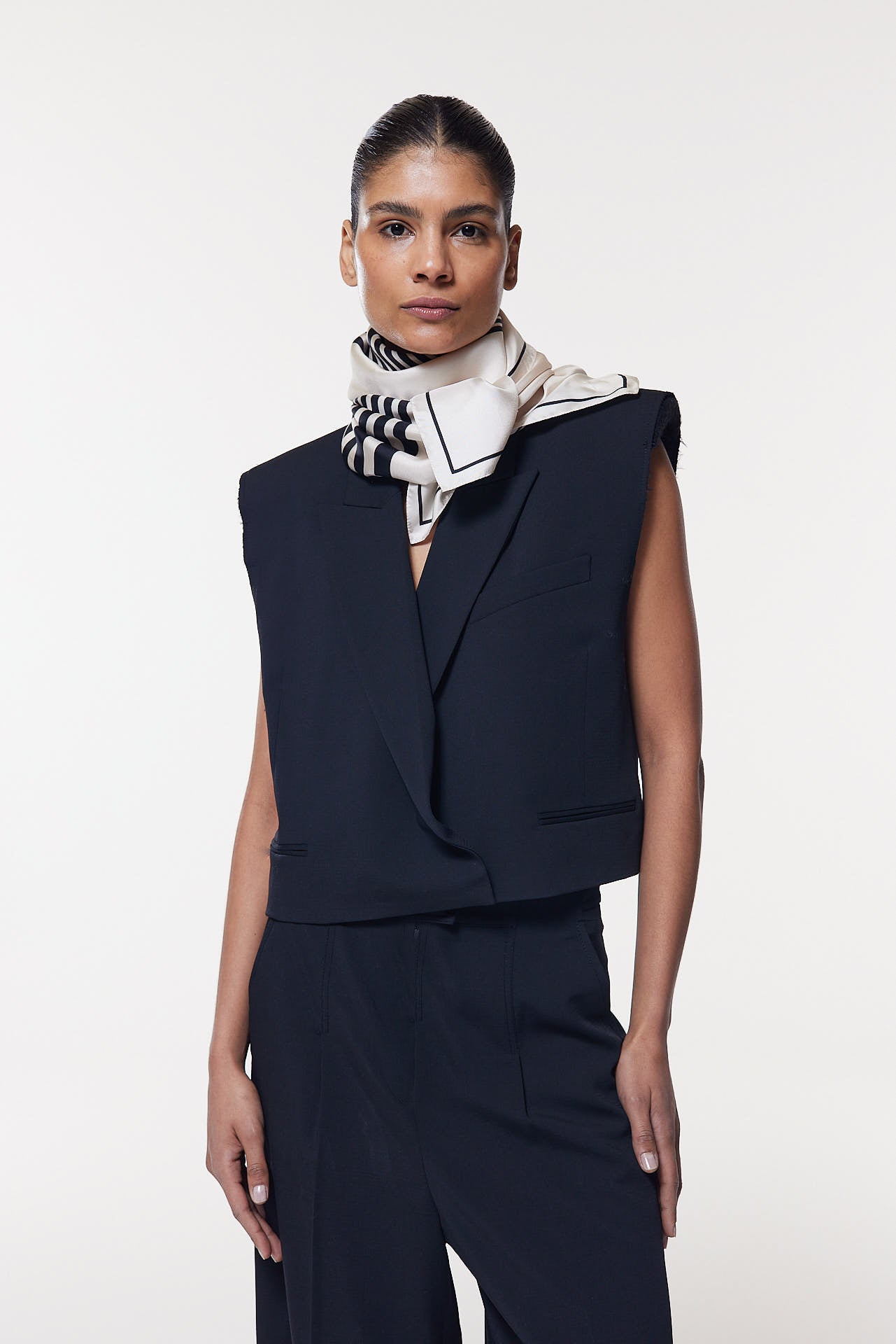 Seidentuch 90x90 Swirl Off-White Prinz Berlin Lookbook