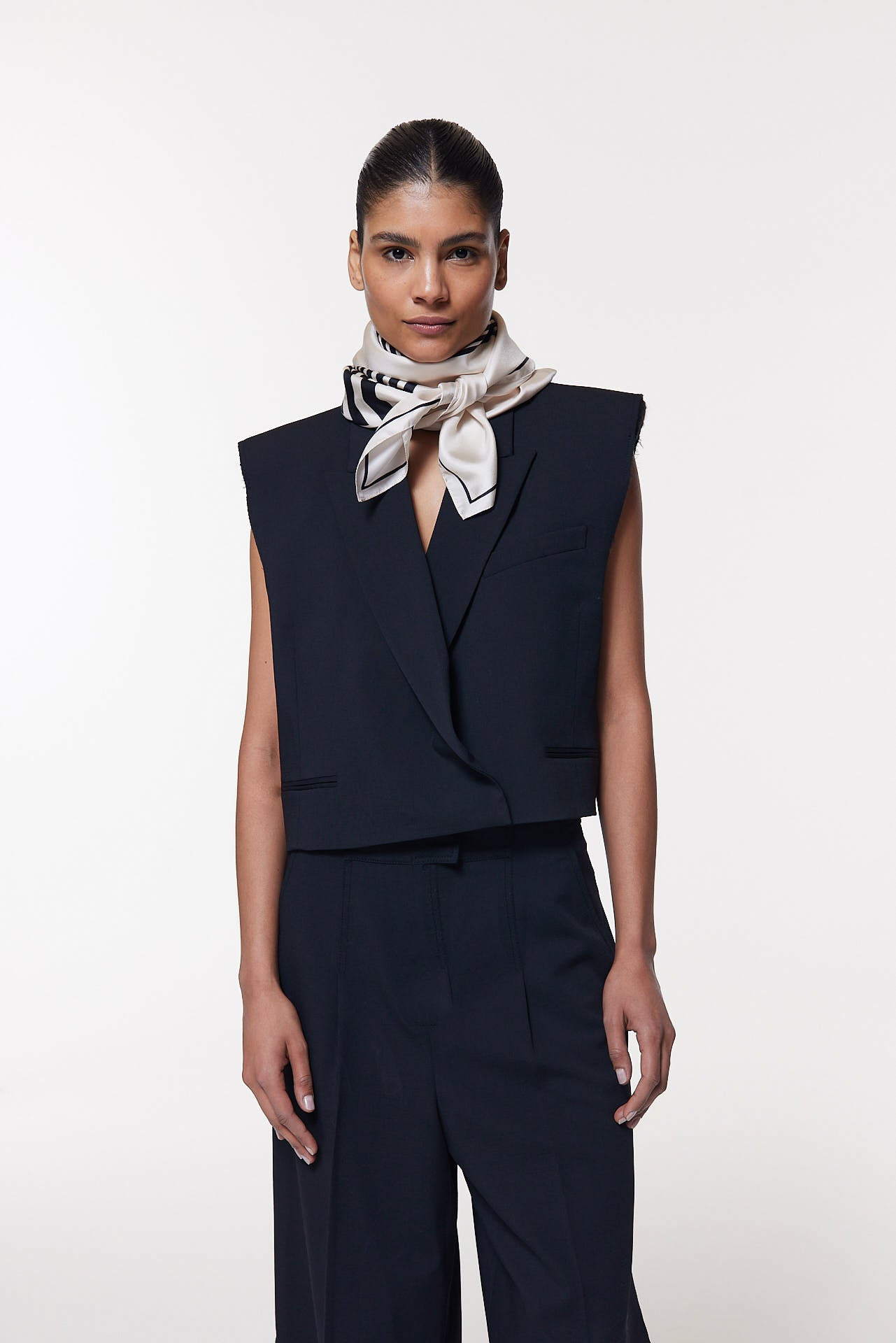 Seidentuch 90x90 Swirl Off-White Prinz Berlin Lookbook
