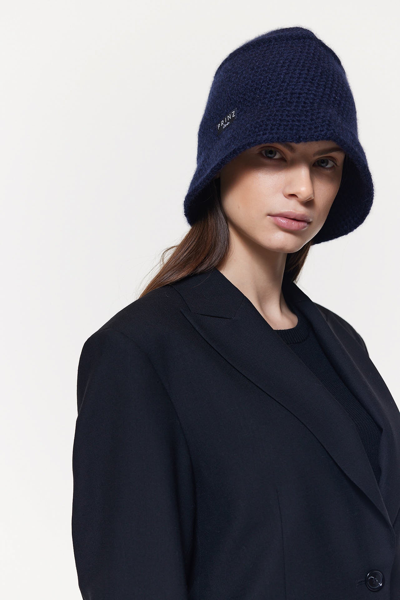 Dunkelblauer Bucket Hat Damen aus Kaschmir Prinz Berlin