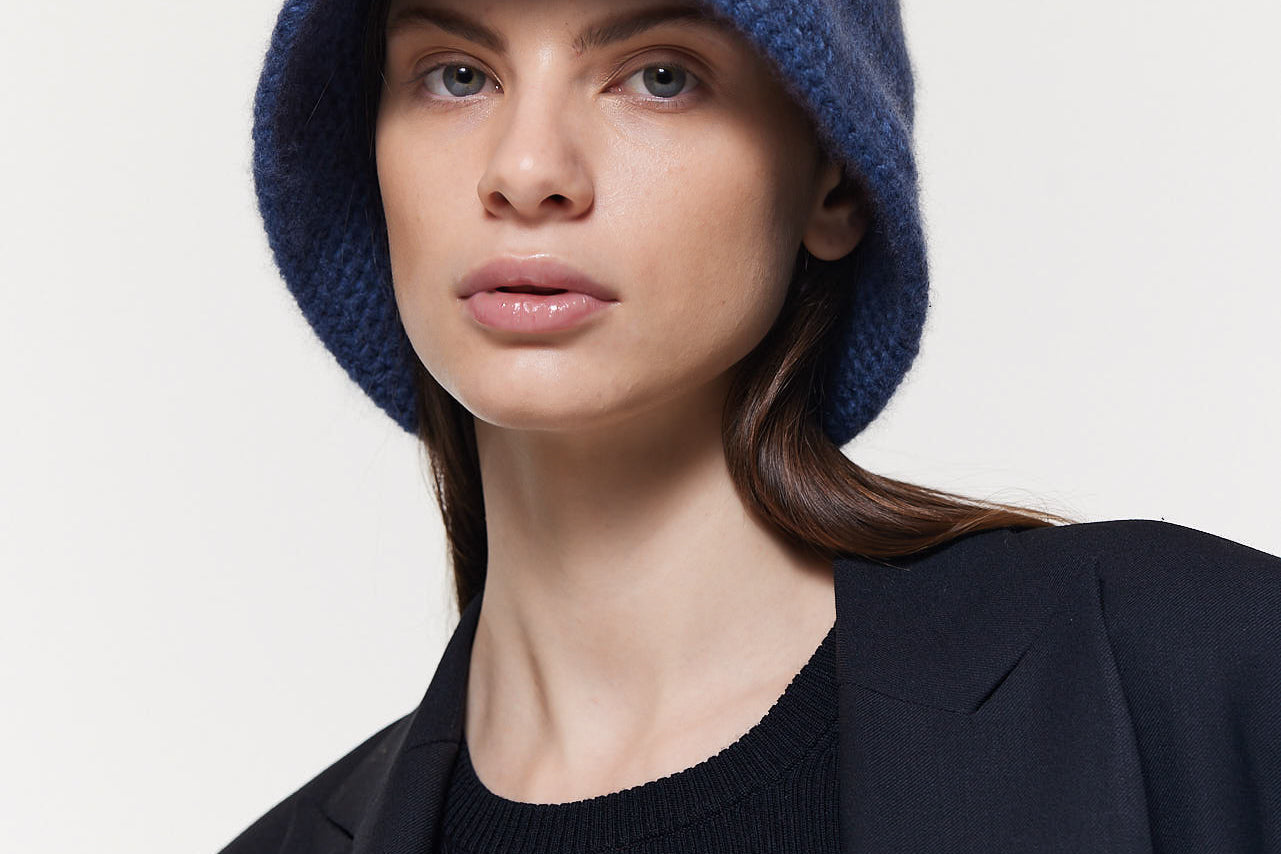 Jeansblauer Bucket Hat Damen aus Kaschmir Prinz Berlin
