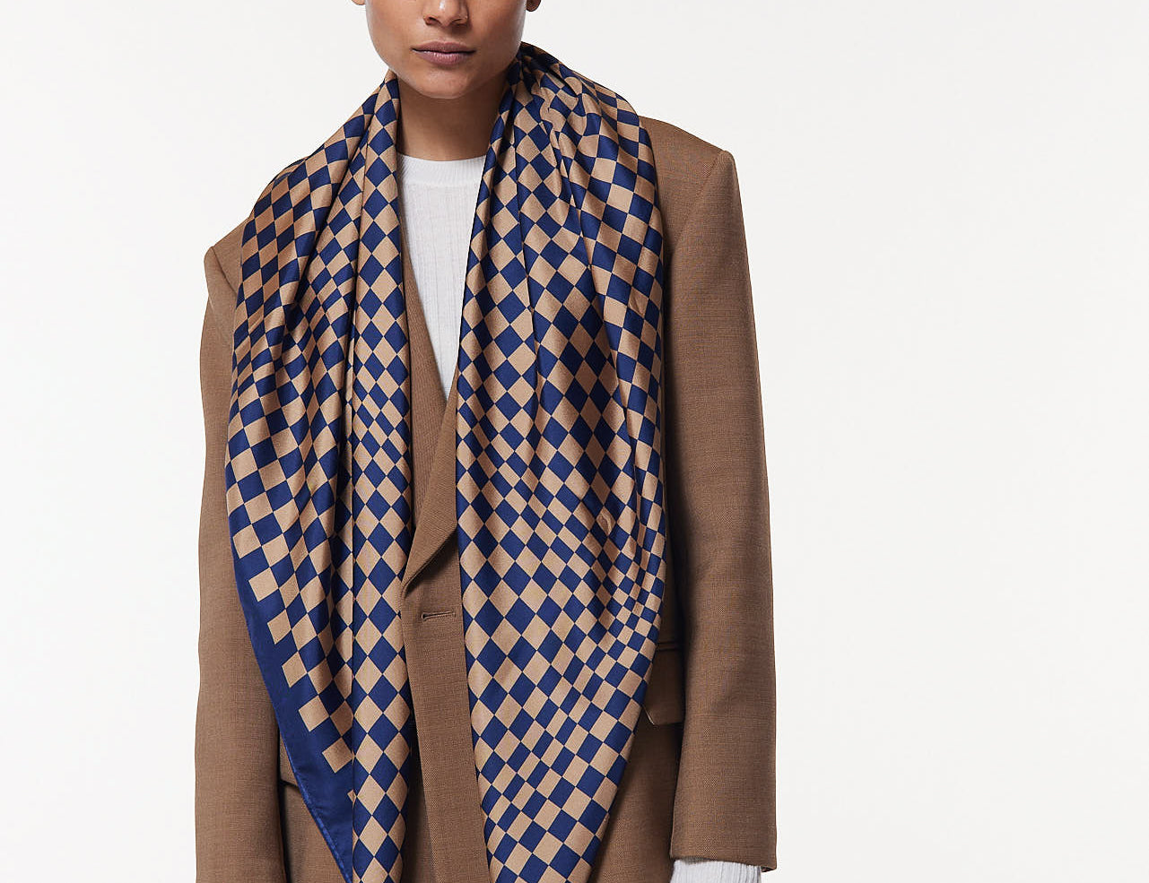 Seidentuch 123x123 Illusion Dunkelblau Prinz Berlin Lookbook