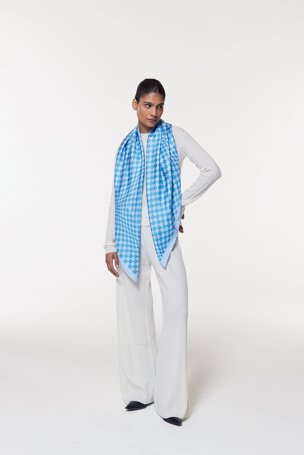 Seidentuch 123x123 Illusion Jeansblau Prinz Berlin Lookbook