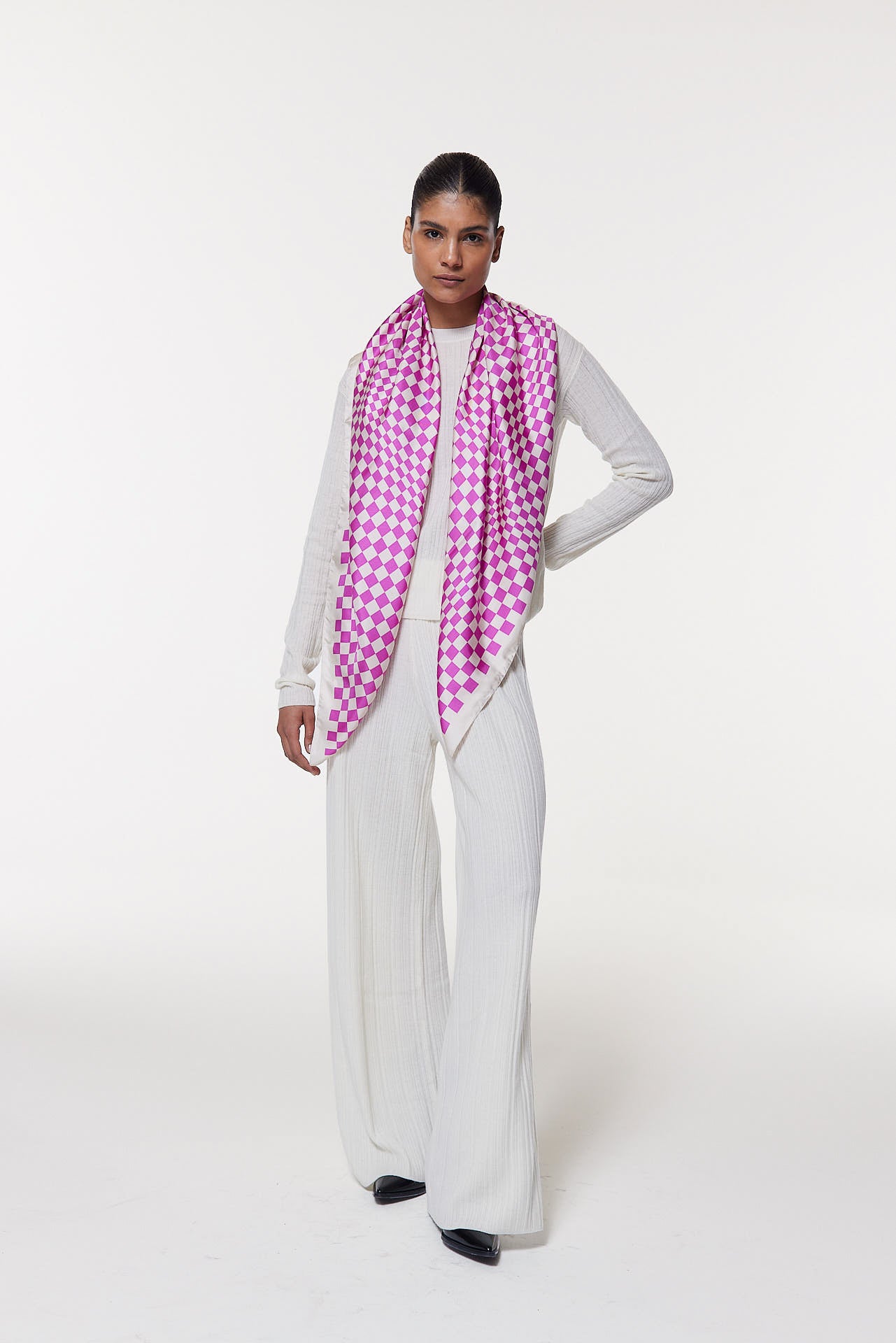 Seidentuch 123x123 Illusion Pink Prinz Berlin Lookbook