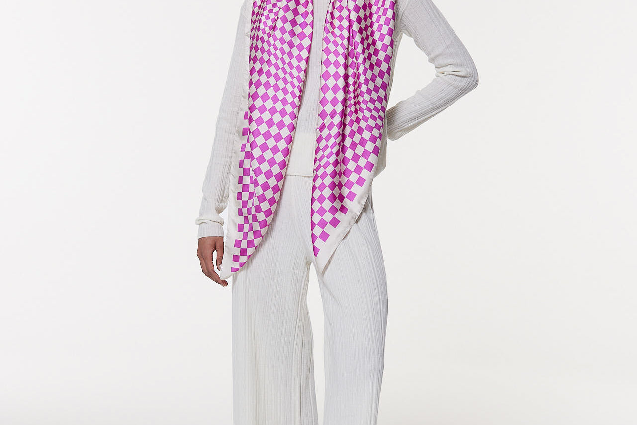 Seidentuch 123x123 Illusion Pink Prinz Berlin Lookbook