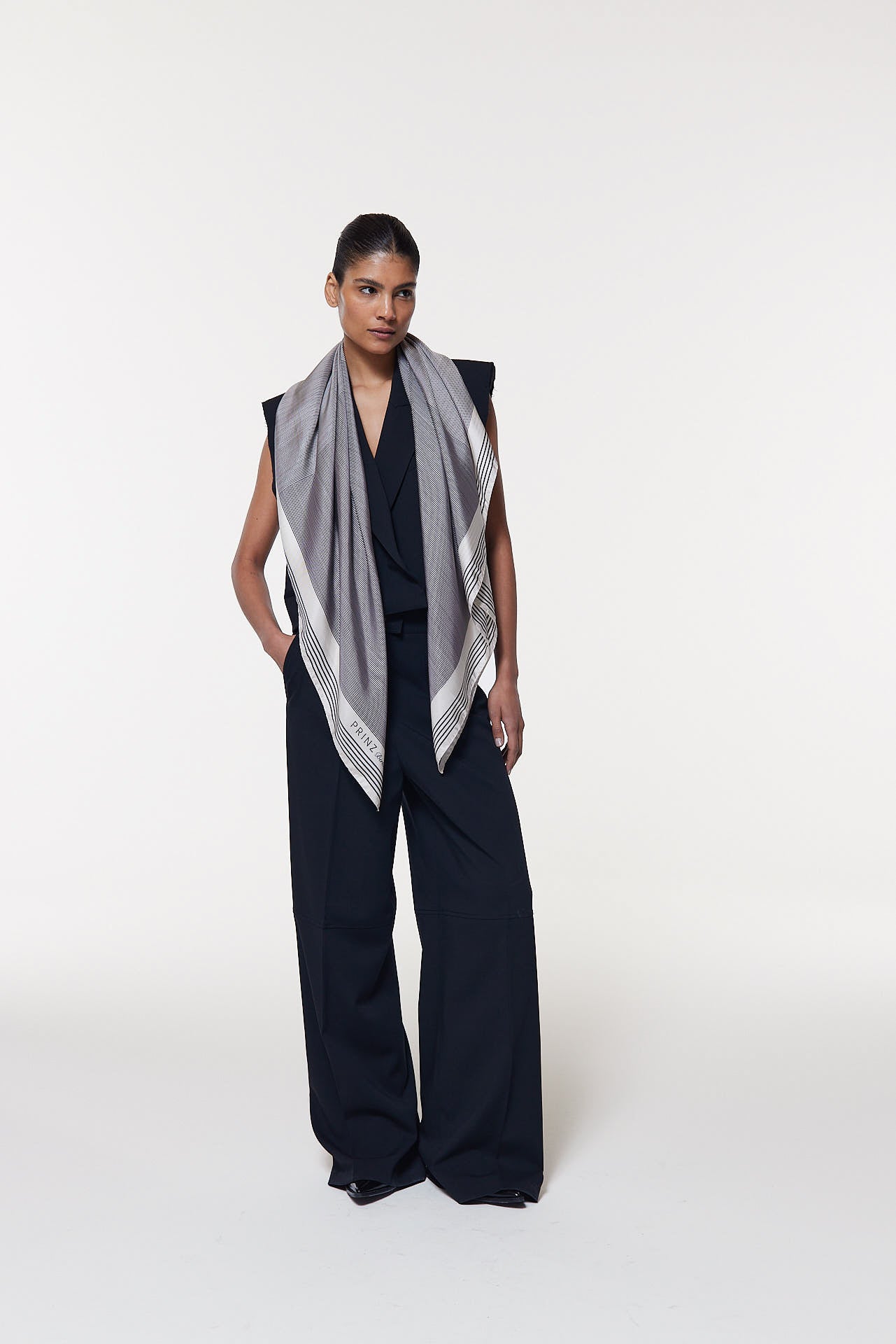 Seidentuch 123x123 Stripes Off-White Prinz Berlin Lookbook
