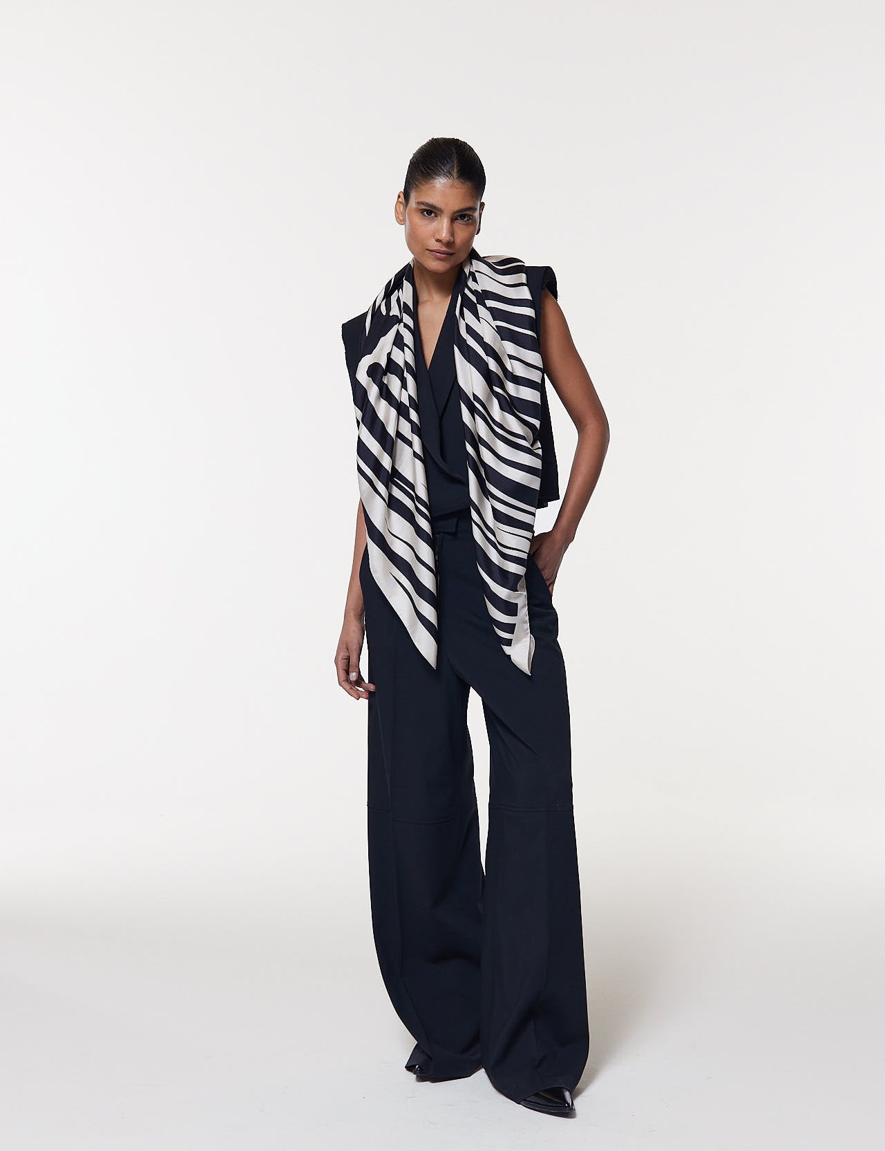 Seidentuch 123x123 Schwarz Prinz Berlin Lookbook
