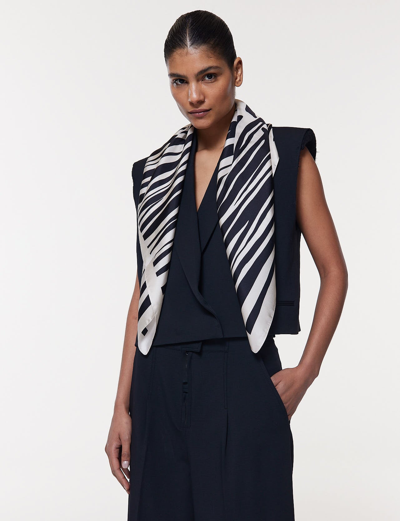 Seidentuch 90x90 Schwarz Prinz Berlin Lookbook